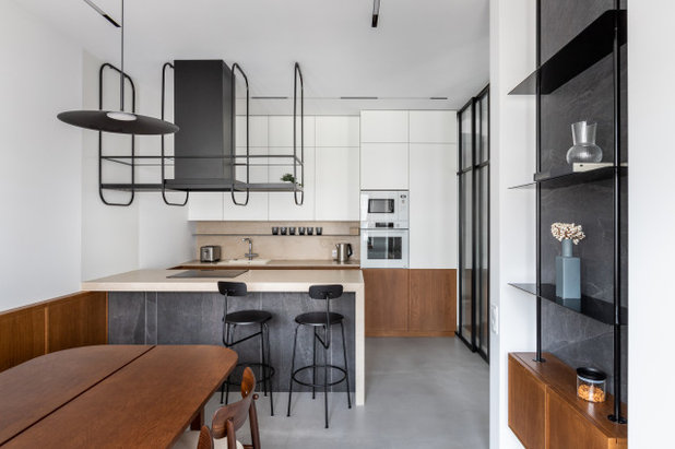 Современный Кухня by ZROBIM architects