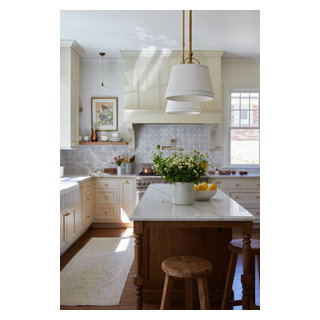 Pillement House - Farmhouse - Kitchen - Chicago - by Laura Design ...