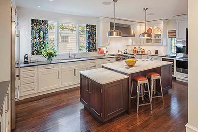Kitchen - traditional kitchen idea in Kansas City