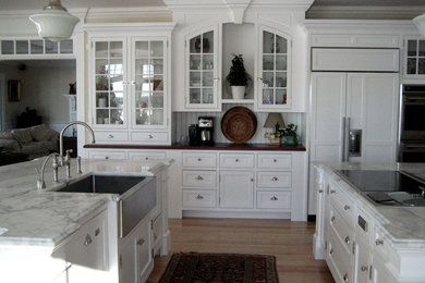 Kitchen - traditional kitchen idea in Boston