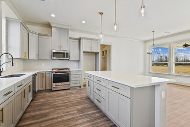 Example of a kitchen design in New Orleans
