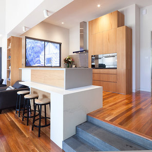 Küchen mit Rückwand aus Steinfliesen Ideen, Design & Bilder - August