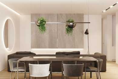 Diseño de comedor moderno de tamaño medio abierto con paredes blancas, suelo de madera clara, suelo beige y bandeja