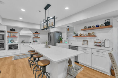 Kitchen - contemporary kitchen idea in DC Metro
