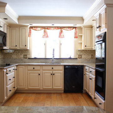 Glazed Oak Cabinets and Gel Stained Island