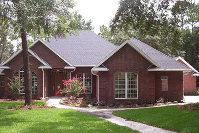 Traditional exterior home idea in Jacksonville