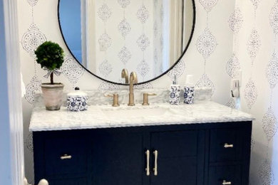 Example of a powder room design in Detroit
