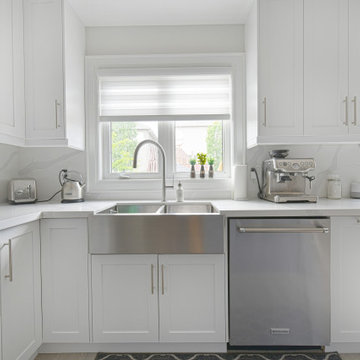 Navy blue&white kitchen