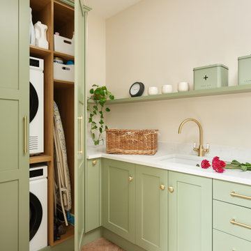 Green Shaker with Relaxed Dining
