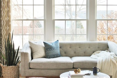 Example of a mid-century modern living room design in New York