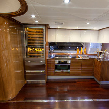 Miami Contemporary, 80' Baia Yacht