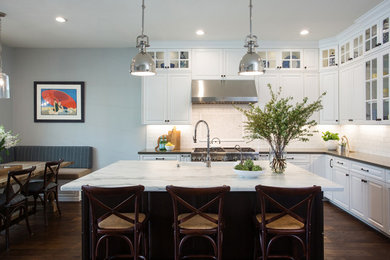 Kitchen - traditional kitchen idea in San Diego