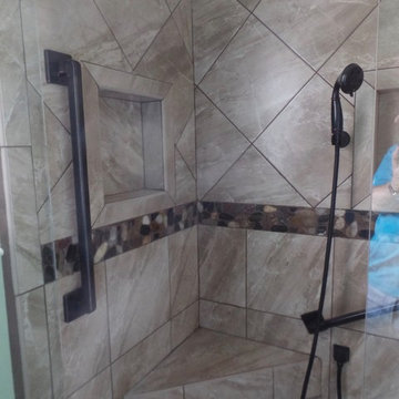Shady Elm Hall Bathroom
