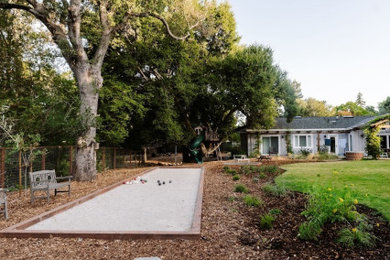 Design ideas for a farmhouse landscaping in San Francisco.