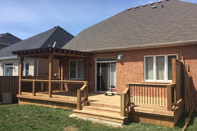 Deck - traditional deck idea in Toronto