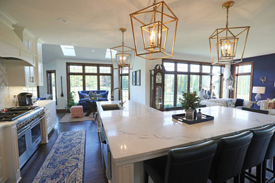 Large elegant home design photo in Milwaukee