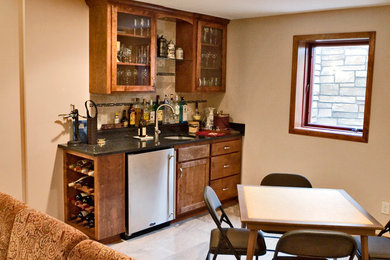 Example of a mid-sized classic basement design in Minneapolis
