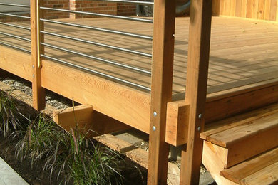 Trendy deck photo in Toronto