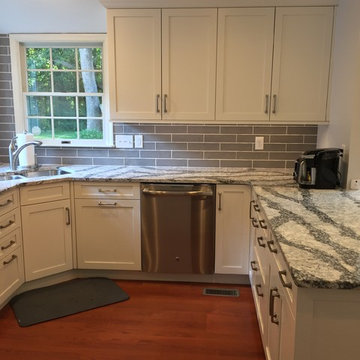 Hunt Meadows - Transitional Kitchen