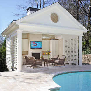 Klassischer Pool mit Poolhaus in Atlanta