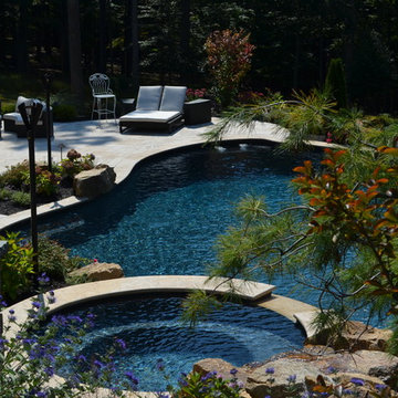 Custom Pools & Spas
