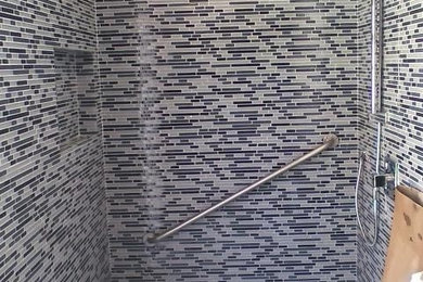 Trendy bathroom photo in San Diego