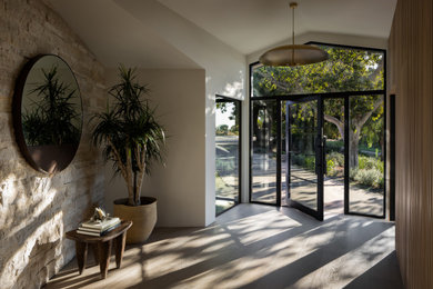 Photo of a midcentury entryway in San Diego.