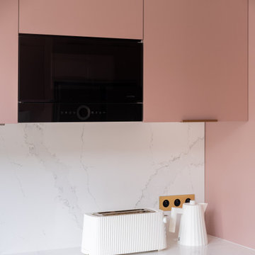 La cuisine rose et marbre blanc d'Antoine