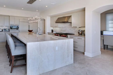 Example of a transitional kitchen design in Minneapolis