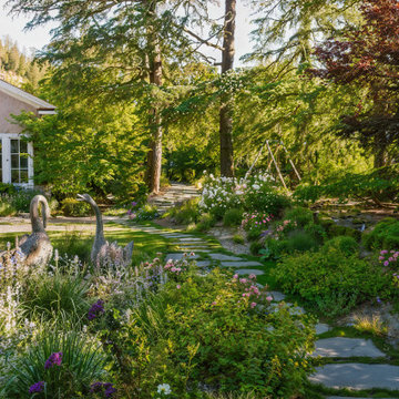 Lush, Layered Garden Retreat in Woodside, CA