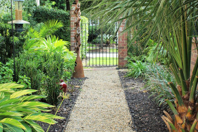 Photo of a contemporary landscaping in Charleston.