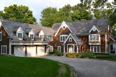 Victorian exterior home idea in Milwaukee