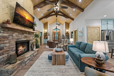 Mountain style living room photo in Atlanta