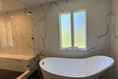 Bathroom photo in Los Angeles