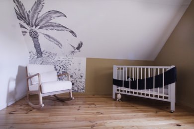 リールにある北欧スタイルのおしゃれな赤ちゃん部屋の写真