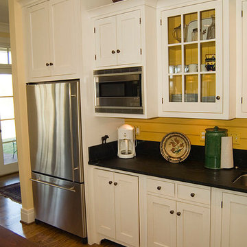 Kentucky White/ Soapstone Kitchen