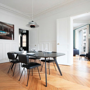 パリのコンテンポラリースタイルのおしゃれなダイニング (白い壁、淡色無垢フローリング) の写真