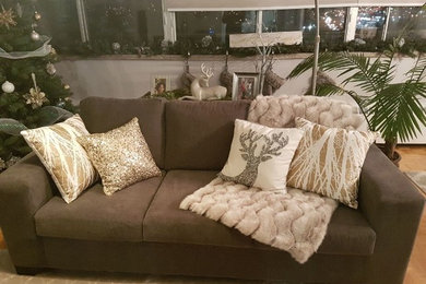 Example of a family room design in Toronto