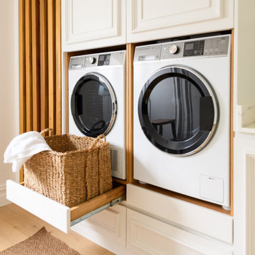 Traditional Mapesbury Handleless Utility Room - Epping
