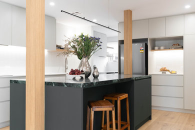 Inspiration for a contemporary kitchen in Canberra - Queanbeyan.
