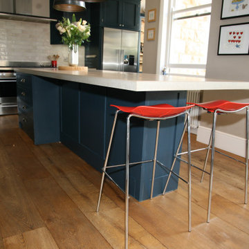 Approved Used Kitchen, Large In Frame Shaker with Bar