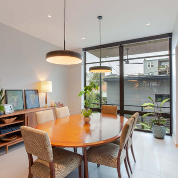 Modern Dining Room with Garden Views and Sliding Glass Doors in Chicago Custom H