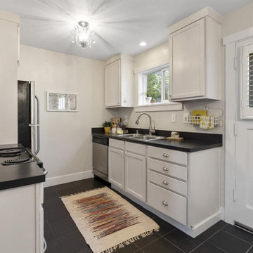 Stylish 2 Bedroom Condo in Stadium District