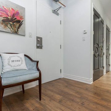 Luxurious Designer Loft In Central King West Location