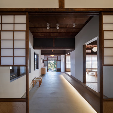 小山の二世帯平屋 〜通り土間が家族を継なぐ〜
