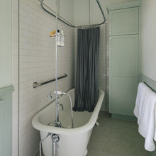 Claw foot tub