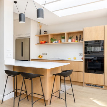 Modern Elegance Meets Oak Warmth Handleless Flat Slab Shaker Kitchen