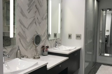 Example of a trendy bathroom design in Chicago