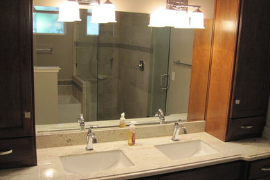 Inspiration for a modern bathroom remodel in Sacramento