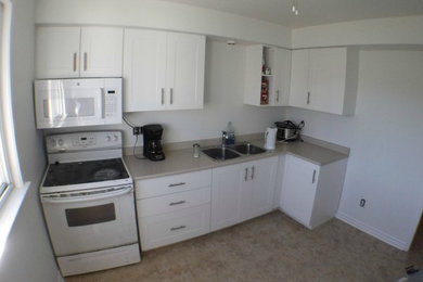 Example of a trendy kitchen design in Toronto
